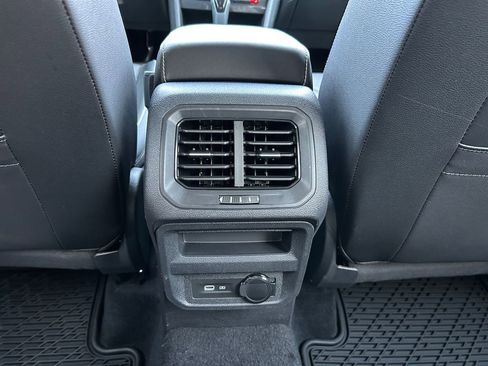 Used 2022 Volkswagen Tiguan SEL R-Line image 36