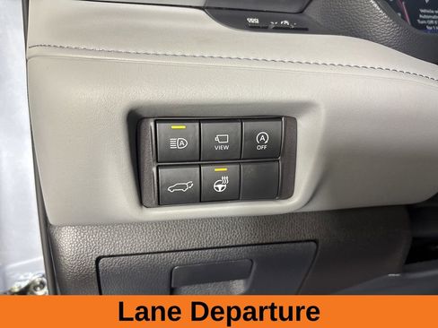 Used 2024 Toyota Highlander Platinum image 19