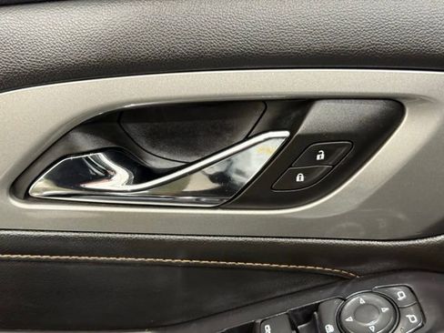 Used 2021 Chevrolet Traverse RS image 21