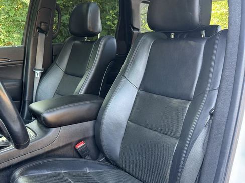 Used 2021 Jeep Grand Cherokee Limited w/ Luxury Group II AWD/4WD image 16