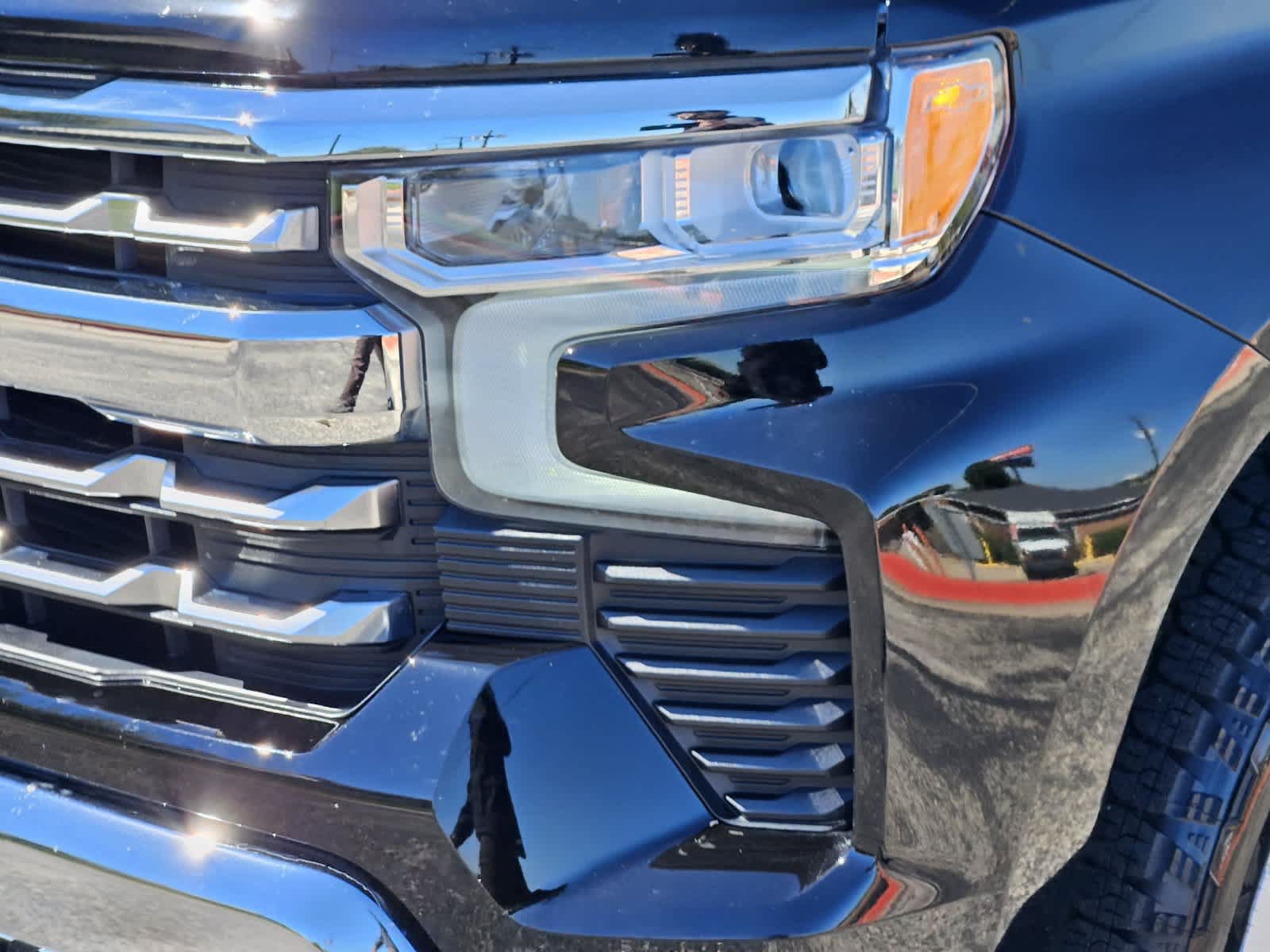 Used 2025 Chevrolet Silverado 1500 LTZ w/ Z71 Off-Road Package AWD/4WD image 6