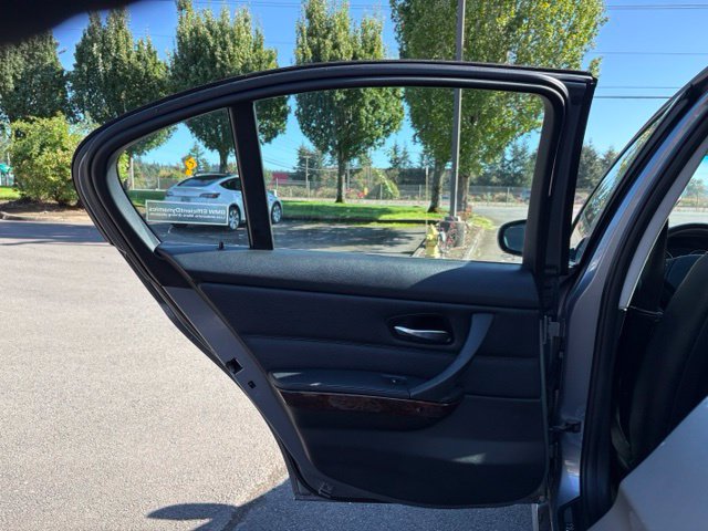 Used 2011 BMW 328i xDrive Sedan AWD/4WD image 11