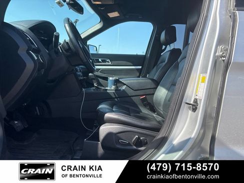 Used 2017 Ford Explorer XLT w/ Equipment Group 202A AWD/4WD image 8