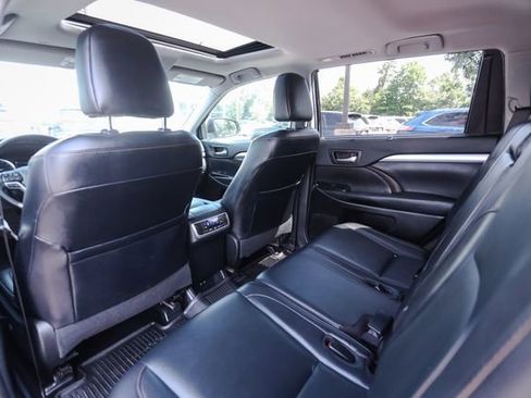 Used 2019 Toyota Highlander XLE AWD/4WD image 51
