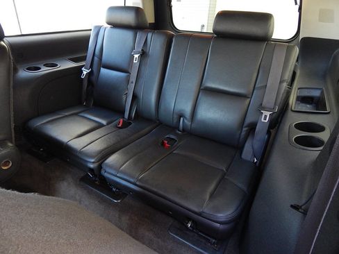 Used 2011 Cadillac Escalade ESV Premium AWD/4WD image 30