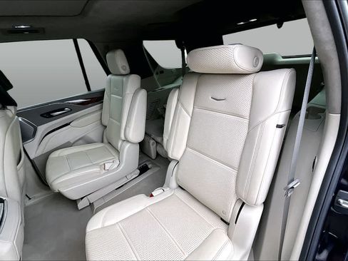 Used 2024 Cadillac Escalade Sport Platinum w/ LPO, ONYX Package AWD/4WD image 38