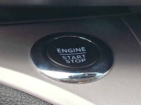 Used 2023 Ford Explorer XLT w/ Equipment Group 202A AWD/4WD image 26