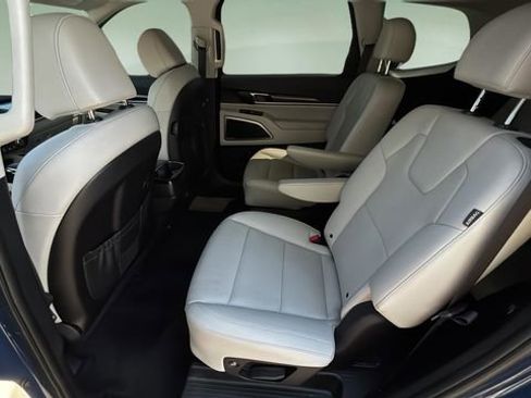 Used 2024 Kia Telluride S FWD image 20