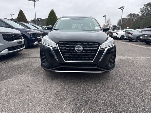 Used 2023 Nissan Kicks SV image 6