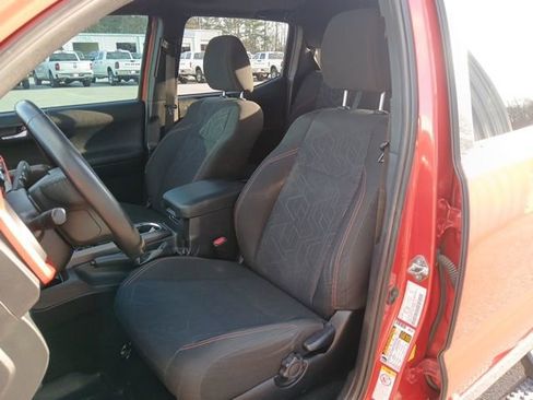 Used 2017 Toyota Tacoma TRD Sport image 31