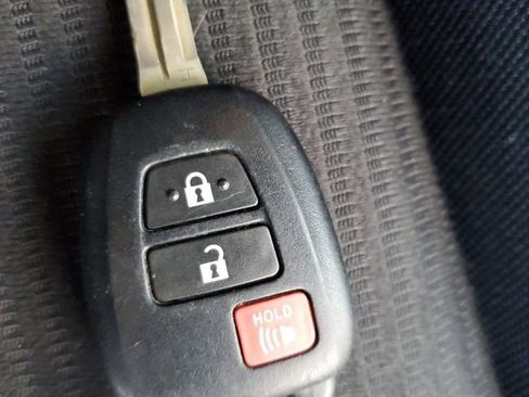 Used 2015 Toyota RAV4 LE image 30