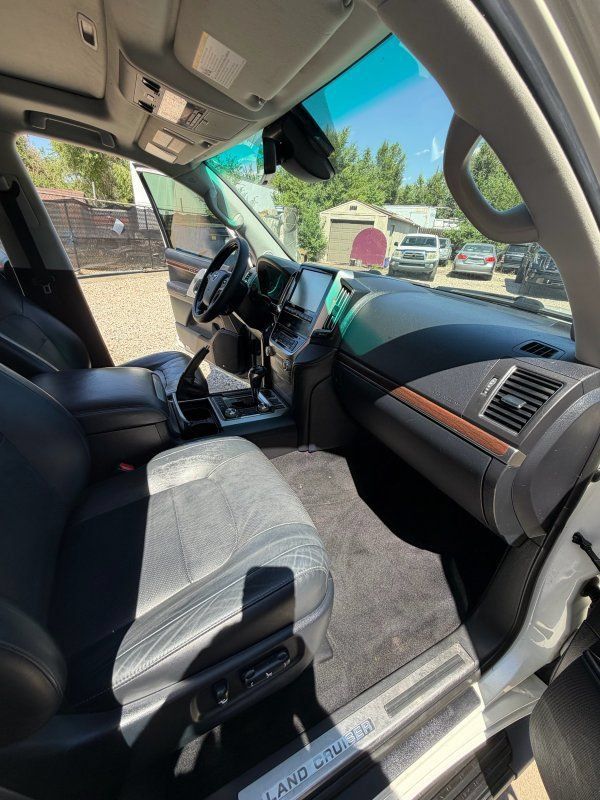Used 2016 Toyota Land Cruiser AWD/4WD image 28