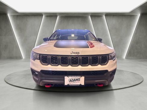 Used 2025 Jeep Compass Trailhawk w/ Trailer Tow Group AWD/4WD image 2