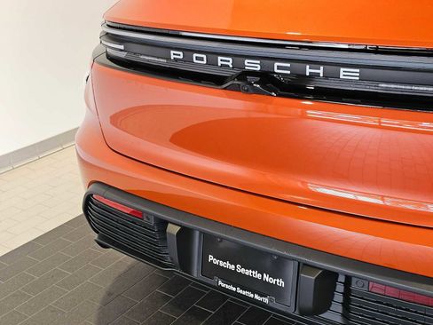 New 2025 Porsche Macan Electric image 15