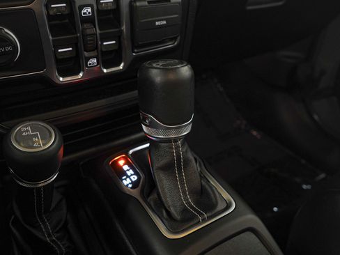 Used 2019 Jeep Wrangler Unlimited Sahara w/ Uconnect 4C Nav & Sound Group image 25