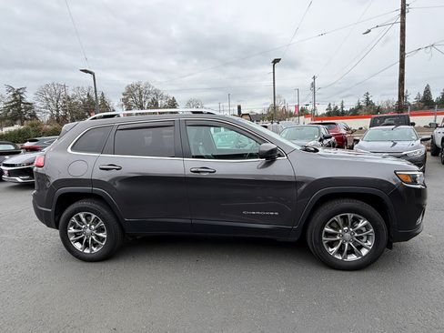 Used 2019 Jeep Cherokee Latitude Plus AWD/4WD image 8