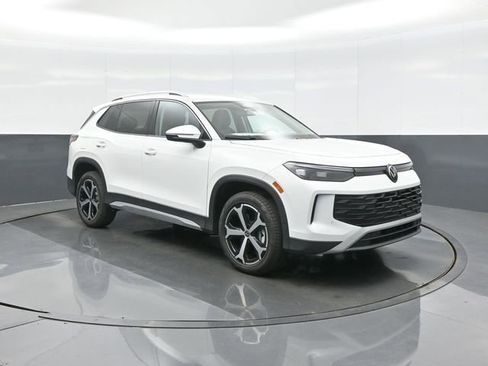 New 2026 Volkswagen Tiguan SE image 1