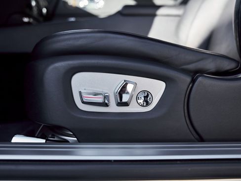 Used 2015 Rolls-Royce Wraith image 33