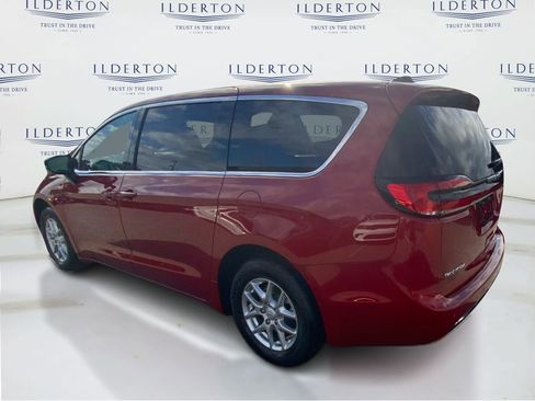 New 2026 Chrysler Pacifica Select image 7