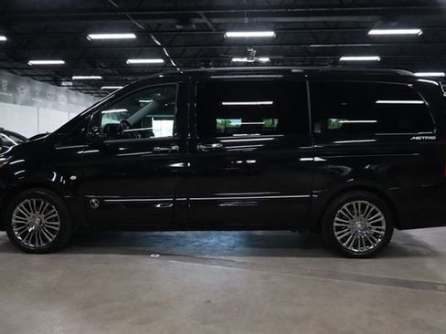 Used 2018 Mercedes-Benz Metris Passenger image 2