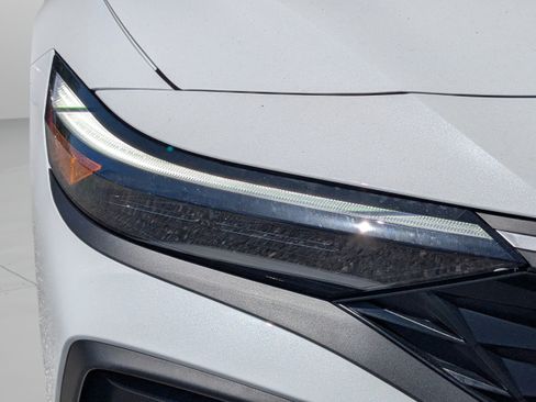 New 2025 Hyundai Elantra SEL FWD image 9