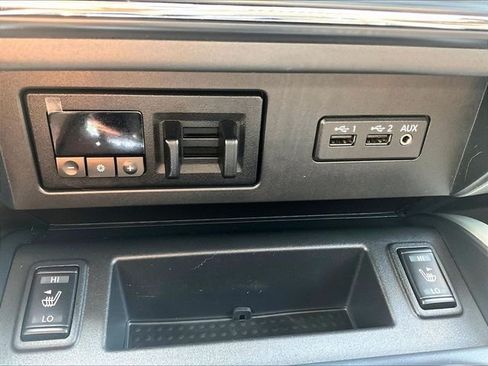 Used 2019 Nissan Titan SV w/ SV Convenience Package AWD/4WD image 27