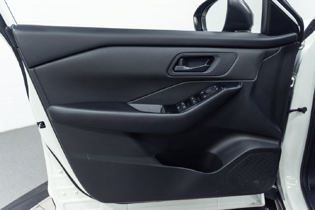 Used 2024 Nissan Rogue S AWD/4WD image 11