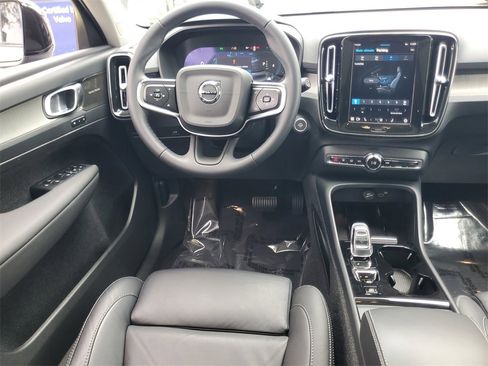 Certified 2023 Volvo XC40 B4 Ultimate w/ Protection Package Premier image 16