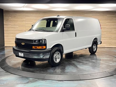 Used 2025 Chevrolet Express 2500 w/ Driver Convenience Package RWD image 5