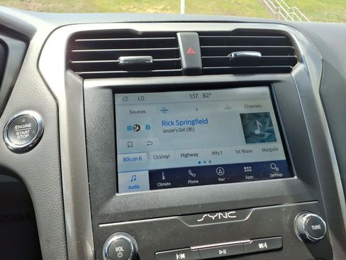 Used 2019 Ford Fusion SE FWD image 29