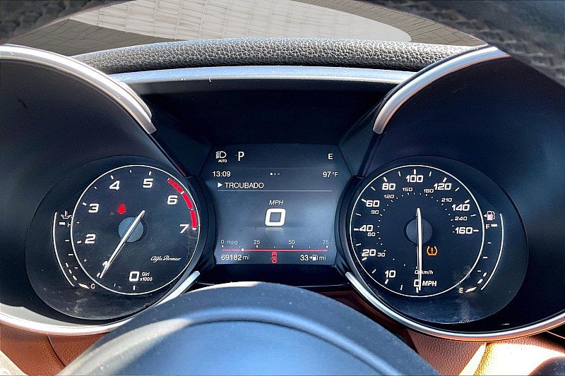 Used 2018 Alfa Romeo Giulia Ti Sport w/ Quick Order Package 22U Sport RWD image 18