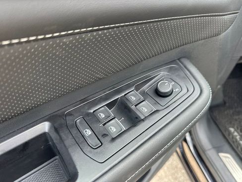 Used 2025 Volkswagen Atlas Cross Sport SEL AWD/4WD image 44