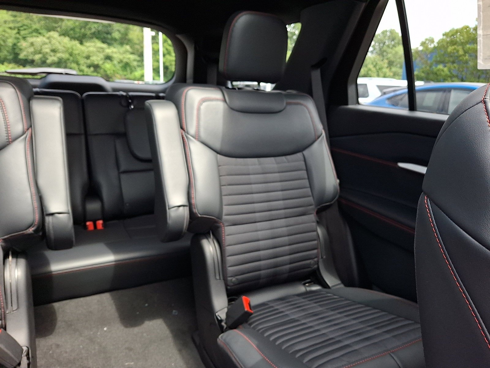 New 2026 Ford Explorer ST-Line w/ ST-Line Street Pack AWD/4WD image 12