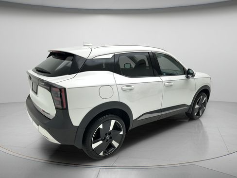 Used 2025 Nissan Kicks SR w/ Illumination Package AWD/4WD image 5