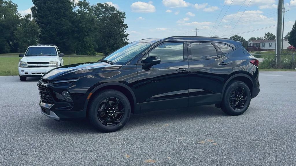 Certified 2024 Chevrolet Blazer LT w/ Midnight/Sport Edition FWD image 5