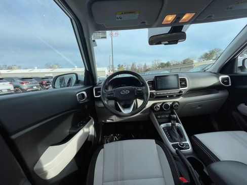 Used 2025 Hyundai Venue SEL image 34