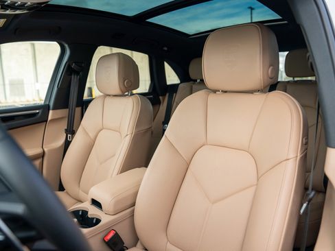 New 2026 Porsche Macan image 5