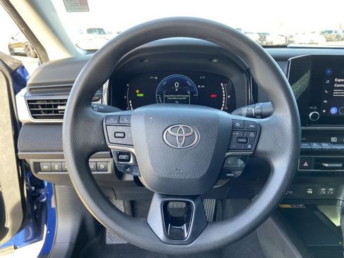Used 2025 Toyota Camry LE image 34
