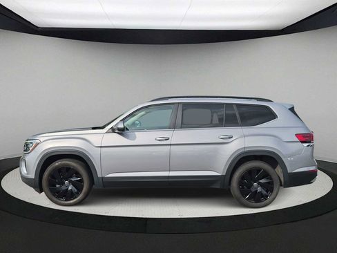Used 2024 Volkswagen Atlas SE w/ Black Wheel Package AWD/4WD image 5