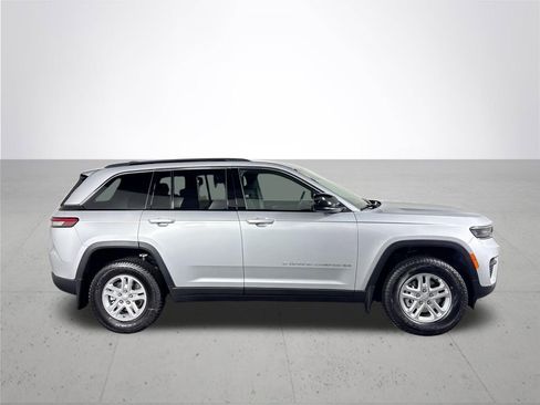 New 2025 Jeep Grand Cherokee Laredo w/ Luxury Tech Group I image 5