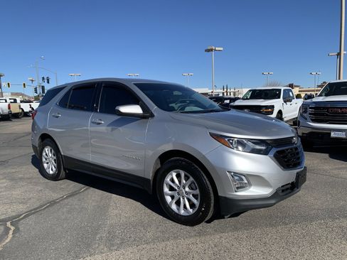 Used 2018 Chevrolet Equinox LT image 3
