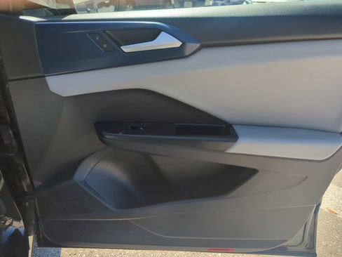 Used 2022 Volkswagen Taos SE image 23