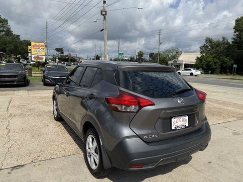 Used 2019 Nissan Kicks S FWD image 7