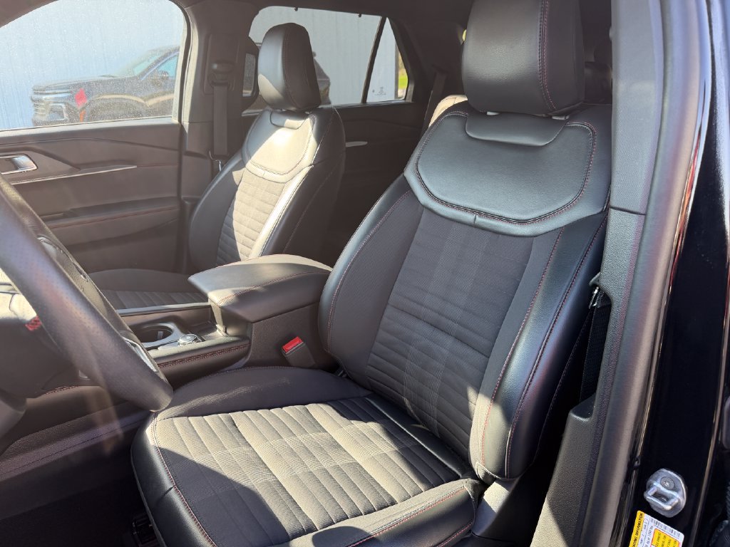 Used 2025 Ford Explorer ST-Line w/ Premium Package AWD/4WD image 24