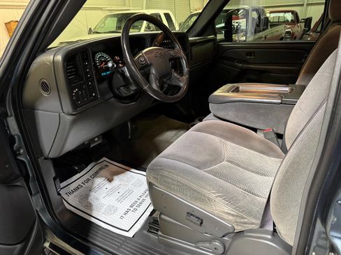 Used 2006 Chevrolet Silverado 3500 LT w/ Heavy-Duty Power Package image 5