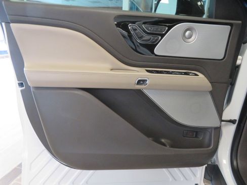 Used 2020 Lincoln Aviator Reserve w/ Equipment Group 202A image 13