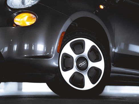 Used 2015 FIAT 500 e FWD image 3