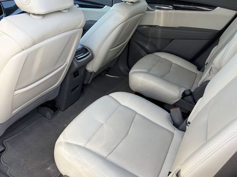Used 2023 Cadillac XT6 Premium Luxury w/ Technology Package FWD image 10