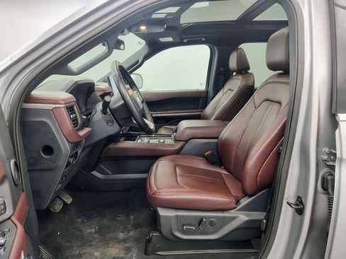Used 2023 Ford Expedition Limited image 10