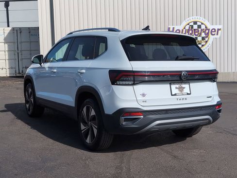 Used 2025 Volkswagen Taos SE image 5